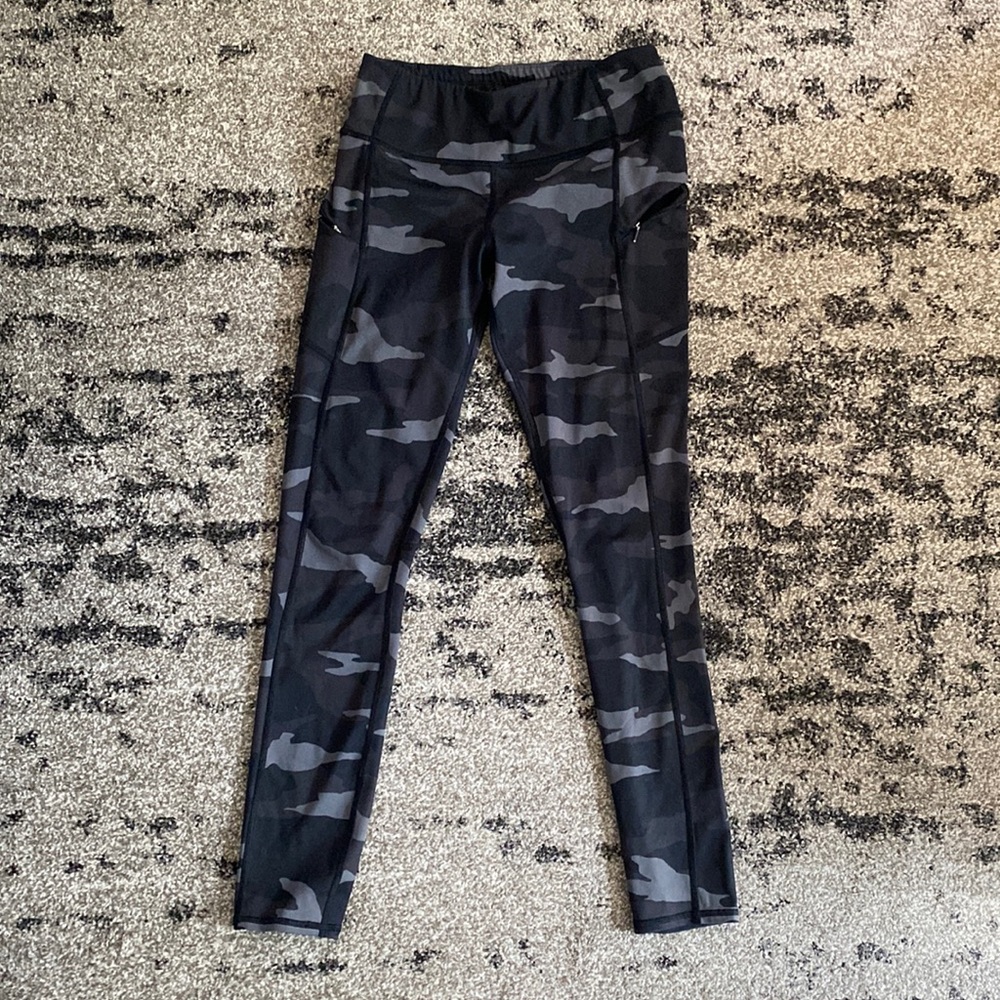 Athleta Contender Tight - black Camo - Small Tall